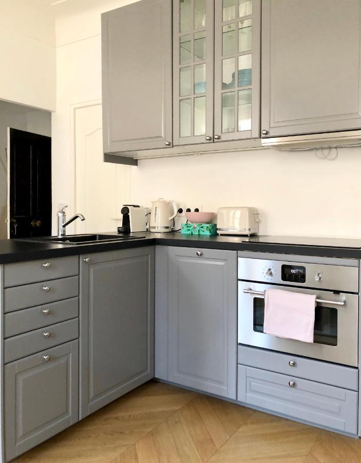 Charming And Modernly Designed 2 Bedroom - Old Town Антіб Екстер'єр фото